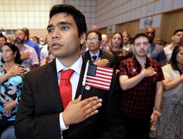 Así es el autoexamen para estudiar y obtener la ciudadanía de EU