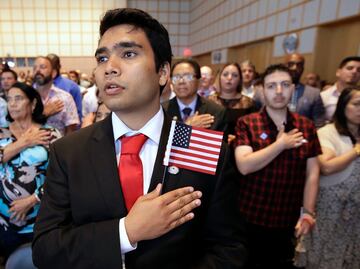 Así es el autoexamen para estudiar y obtener la ciudadanía de EU