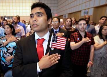 Así es el autoexamen para estudiar y obtener la ciudadanía de EU