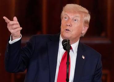 Trump amenaza con eliminar el derecho a juicio para migrantes; podría suspender el 'habeas corpus'