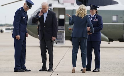 Cigarras no respetan a Biden y "atacan" avión de la prensa