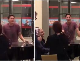 Video. Captan a Justin Trudeau cantando ‘Bohemian Rhapsody’ antes del funeral de la Reina