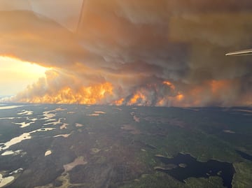 Incendios en Canadá arrasan 300 mil hectáreas y obligan a evacuar a más de 17 mil personas