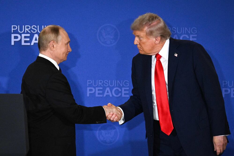 Donald Trump revela nuevas conversaciones con Putin tras reunión con Zelenski y otros líderes europeos. Foto: AFP