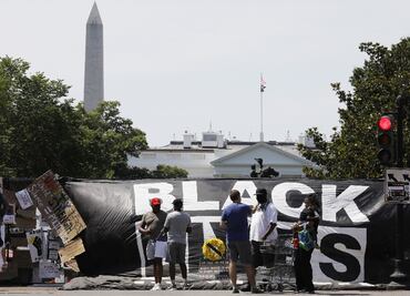 Imágenes. Valla de Trump en la Casa Blanca, símbolo contra la violencia racial