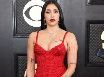 Hija de Madonna ‘roba miradas’ con el minivestido rojo más pequeño en pasarela