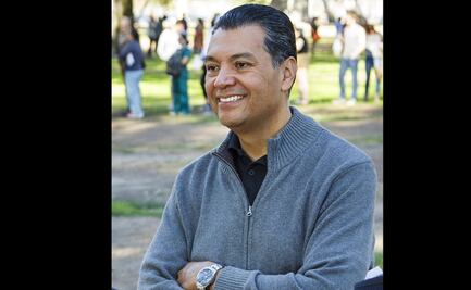 Hijo de migrantes mexicanos sustituirá a Kamala Harris en Senado