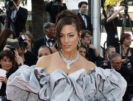 El bikini rojo con el que Ashley Graham se alista para el verano