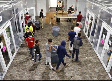 EU muestra imágenes de niños migrantes bajo su custodia