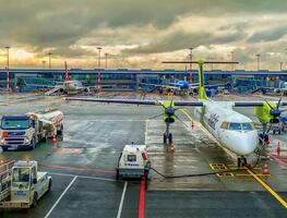 Evacuan vuelo en Seattle por alerta de incendio originado por teléfono celular