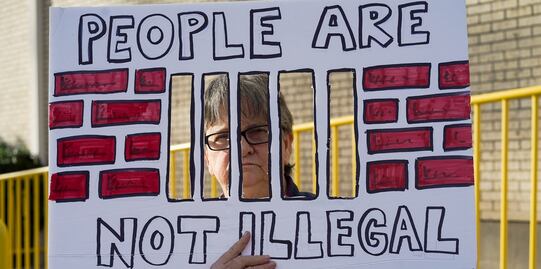 Legisladores hispanos prometen fin a "políticas inhumanas" de Trump