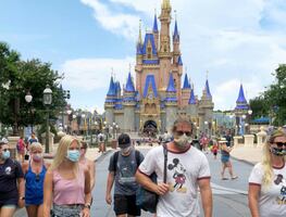Parques Disney en Orlando ya no pedirán cubrebocas a vacunados