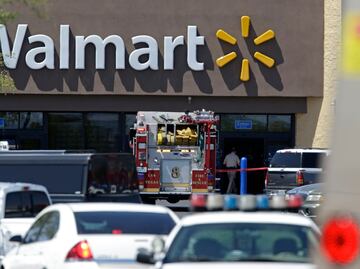 Pareja estafa a Walmart con $1 millón de dólares en cheques falsos
