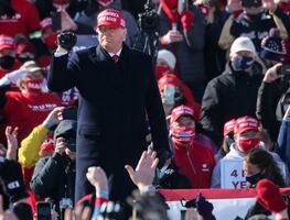 "¡Paren el recuento!", clama Trump mientras Biden pide contar cada voto