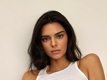 Kendall Jenner posa con revelador braless para sesión fotográfica