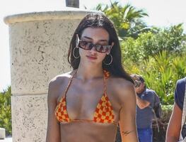 Dua Lipa conquista Instagram con su bikini anaranjado más diminuto