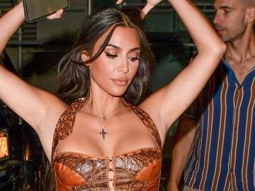 Kim Kardashian modela lencería transparente de lujo en Instagram