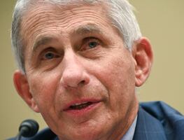 Impacto de virus en EU sería menor de haber seguido la ciencia, dice Fauci
