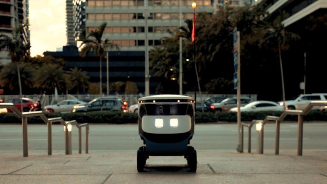 El hotel de Miami que ofrece comida entregada por robots 