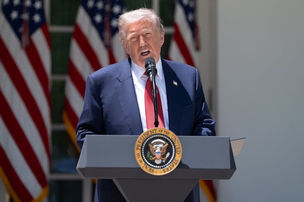 Trump arremete nuevamente contra México: "Los carteles son quienes gobiernan". Foto: EFE/EPA/AARON SCHWARTZ / POOL