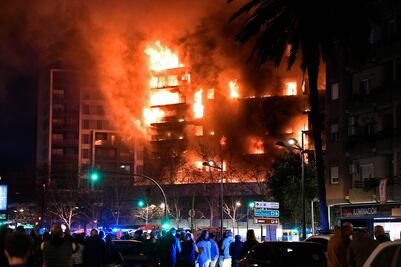 Tragedia en Valencia: Suman 10 muertos en devastador incendio de edificio residencial. FOTOS