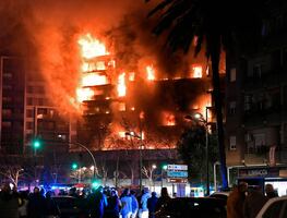 Tragedia en Valencia: Suman 10 muertos en devastador incendio de edificio residencial. FOTOS