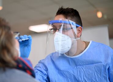 ‘Omicrón furtiva’ podría convertirse en la variante más predominante: expertos