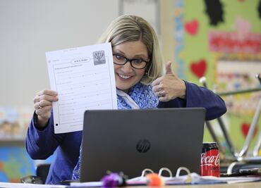 Covid-19: Comenzará vacunación de policías y maestros en Florida