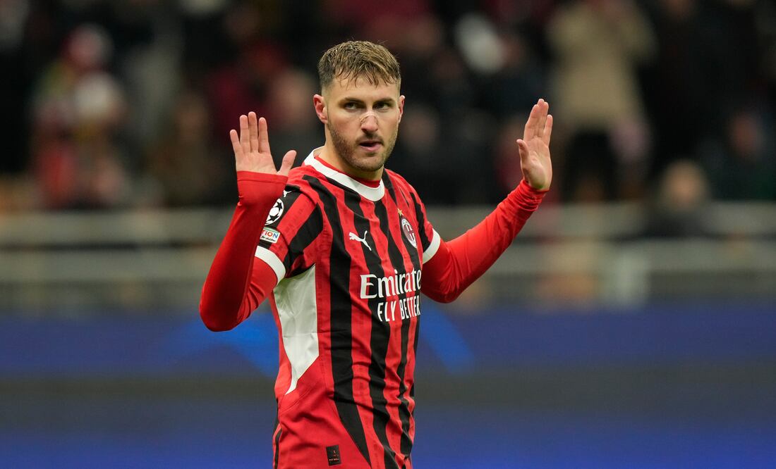 ¡Nuevo ídolo en el Milan! Santiago Giménez brilla a los 40 segundos y rompe récord en Champions. VIDEO (AP Photo/Luca Bruno)