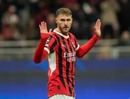 ¡Nuevo ídolo en el Milan! Santiago Giménez brilla a los 40 segundos y rompe récord en Champions. VIDEO