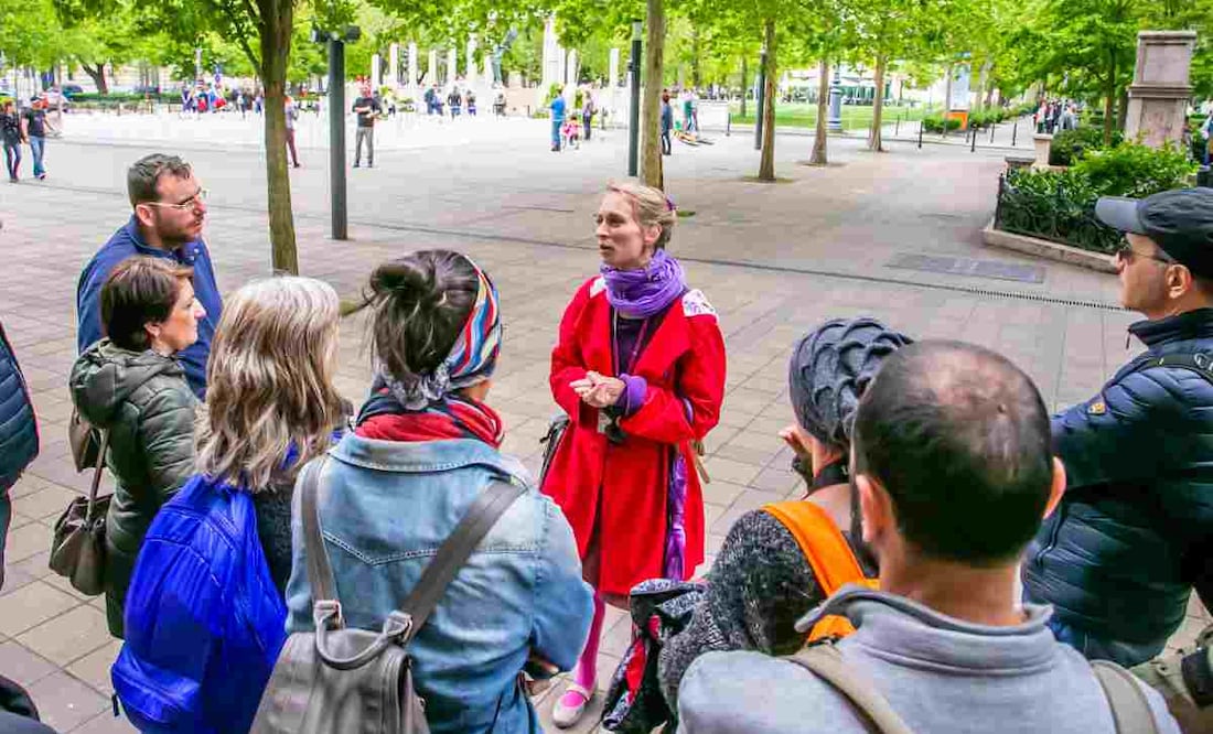 La principal funciones de los guías de turistas es planear, organizar y conducir recorridos y expediciones. Foto: iStock