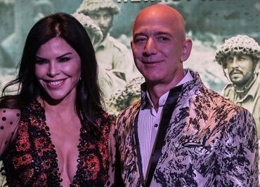 Así vacacionan el fundador de Amazon y su novia por Cabo San Lucas
