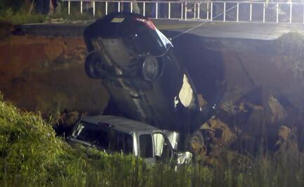 Mueren 2 tras caer autos en socavón que dejó el huracán Ida en Mississippi