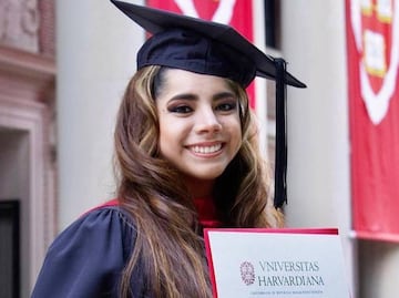 Mexicana Dafne Almazán, la más joven en graduarse de posgrado de Harvard