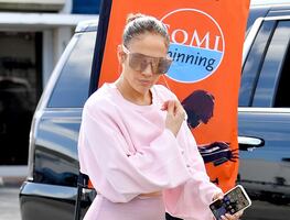 Jennifer Lopez luce curvas de ‘infarto’ con bikini body en la playa