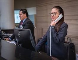 ¿Cuánto ganan los recepcionistas en EU y dónde hay más trabajo? (2023)