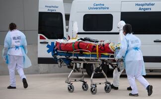 Con hospitales casi saturados, París podría volver a confinamiento