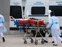 Con hospitales casi saturados, París podría volver a confinamiento