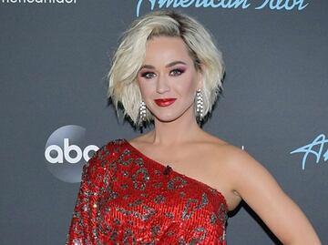 Katy Perry conquista Los Ángeles con minifalda escarlata