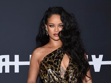 Rihanna enciende Instagram al modelar con bikini negro
