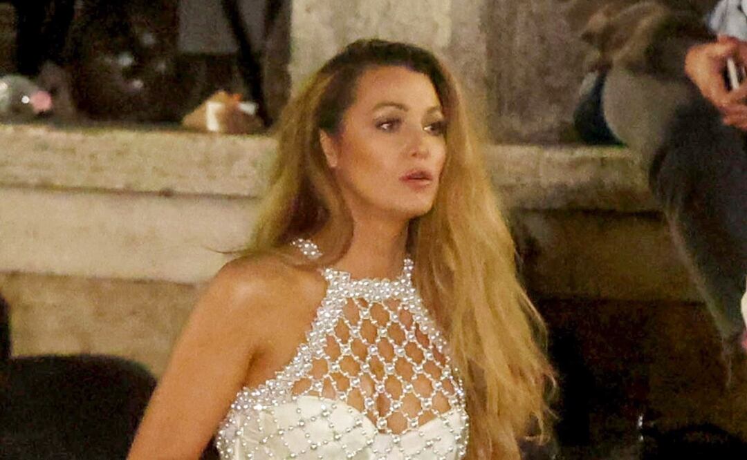 Blake Lively destila glamour con vestido de perlas transparente y bodysuit blanco en set. Foto: The Grosby Group