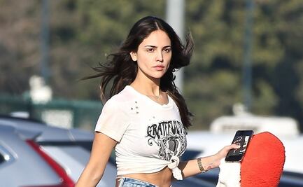 Eiza González presume silueta con leggings y crop top en Los Ángeles