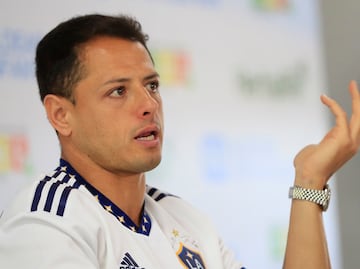 Tunden otra vez a "Chicharito" por comentario en VIDEO: "Las mujeres están fracasando"