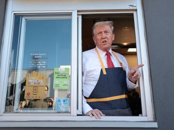 Donald Trump se viste como empleado de McDonald's para desacreditar a Kamala Harris