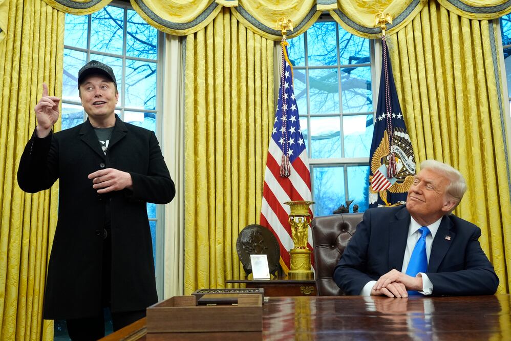 Trump reunirá a su gabinete con Musk cada dos semanas hasta recortar el gasto. Foto: AP