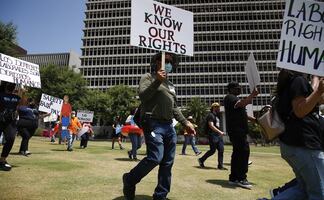 Mayoría de estadounidenses tiene conceptos erróneos acerca de los inmigrantes: sondeo