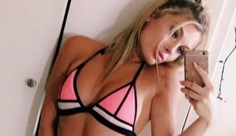 Novia de Luis Miguel muestra su flexibilidad en bikini