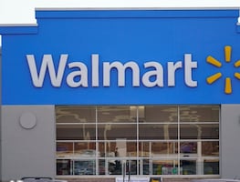 Oficial afroamericano acusa a Walmart de trato racista tras sospecha de robo