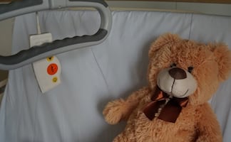 Suspenden la potestad a padres que niegan transfusión de vacunados a su hijo