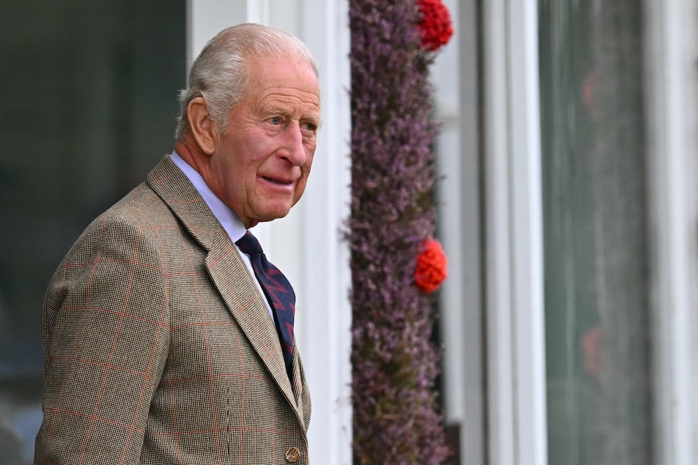 Carlos III mantiene a Harry y Meghan fuera de la familia real; "título de su alteza real sigue en suspenso". Foto: ANDY BUCHANAN / AFP